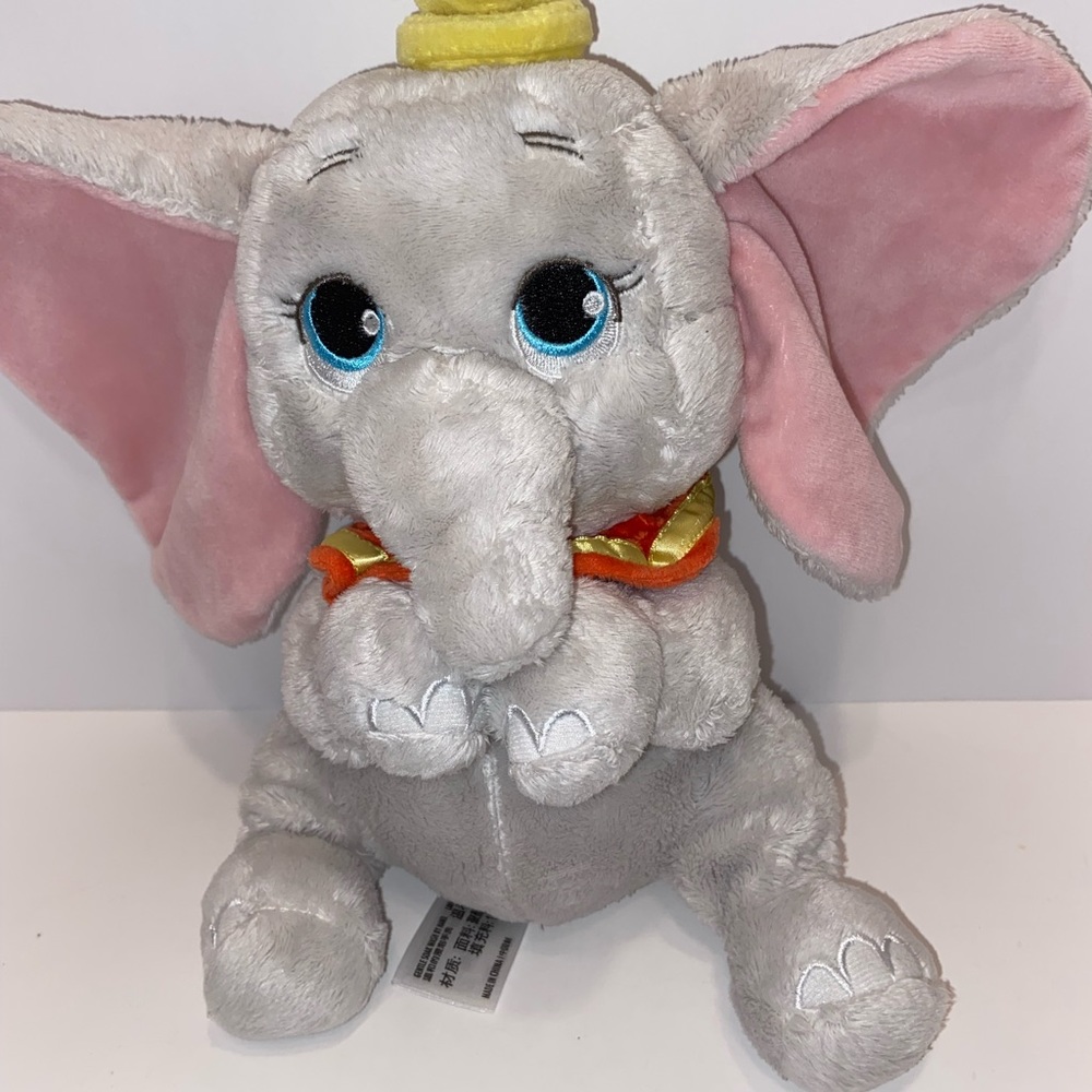 Disney parks dumbo 12” Cute Hands plush
